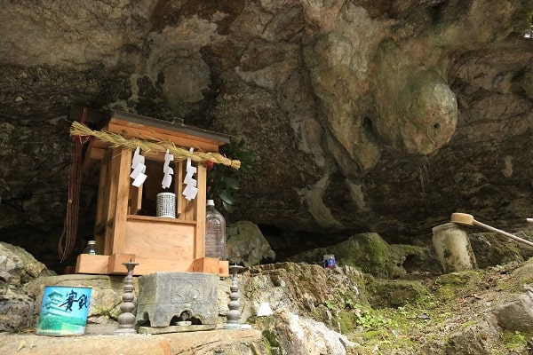 乳岩神社の神棚と乳岩